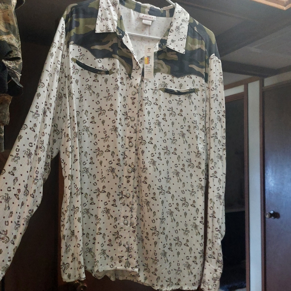 Ariat NWT Button-Down
